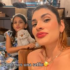 Kimberly Ali con su hija
